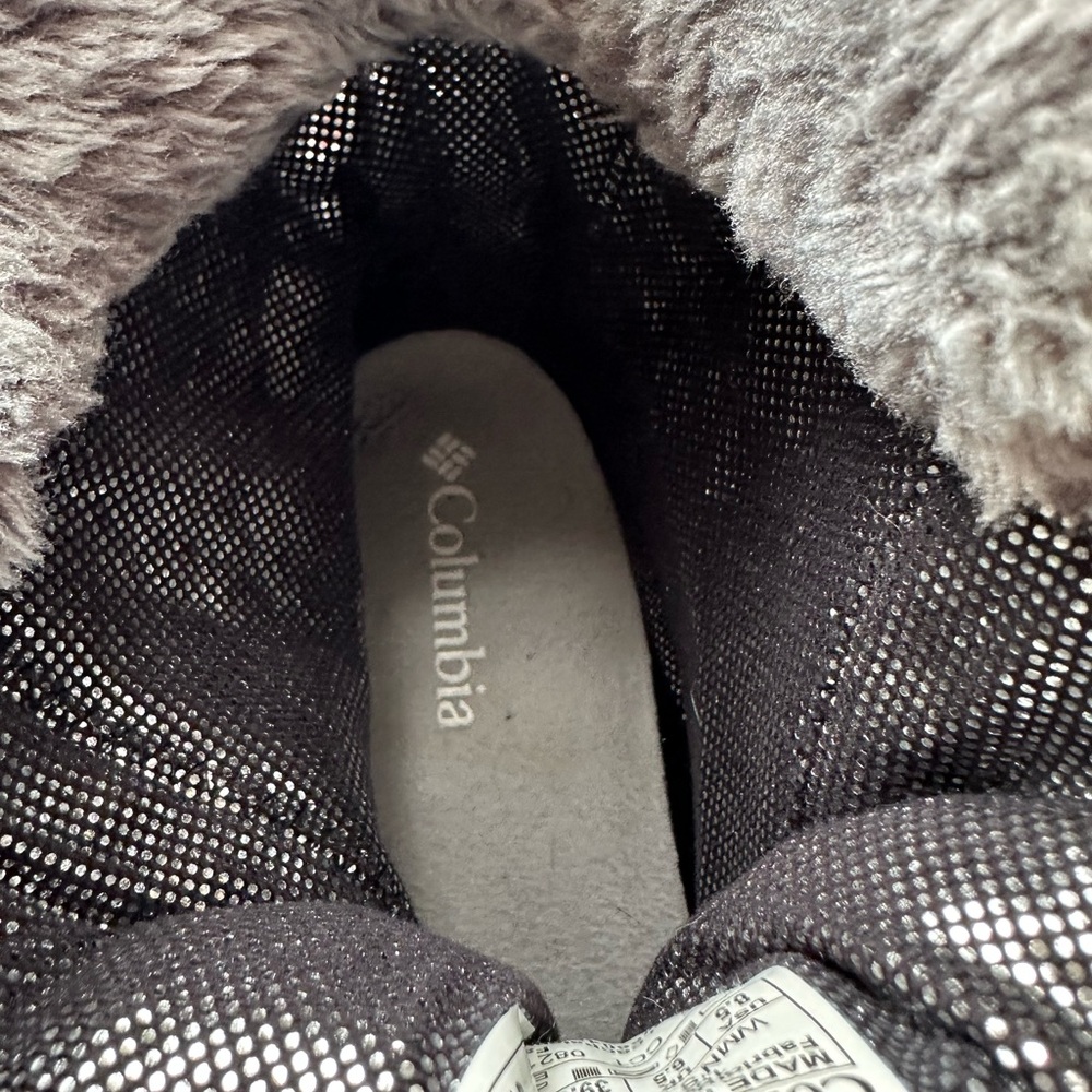 Columbia Black Quilted Boots with Faux Fur - Picture 6 of 8
